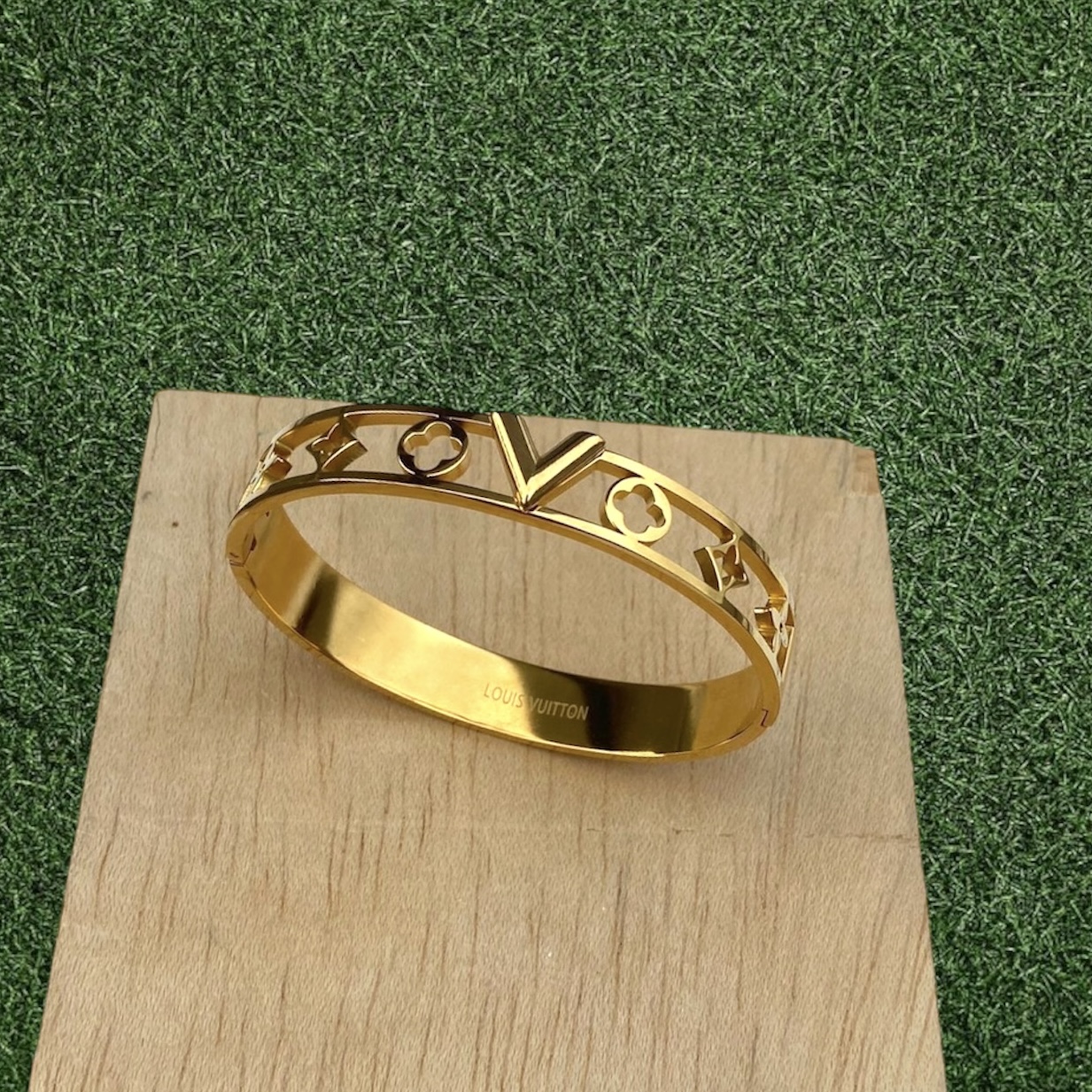  LV Bangle