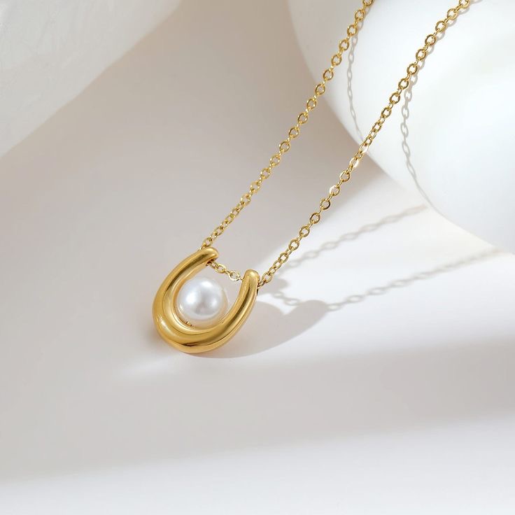 Golden Pearl U Necklace