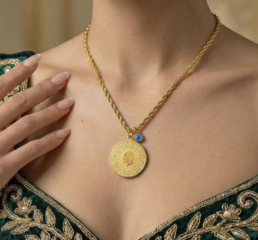 Lira Necklace