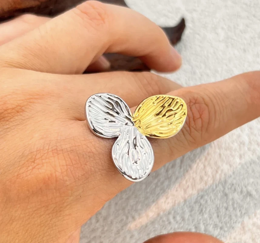 Collision Flower Ring